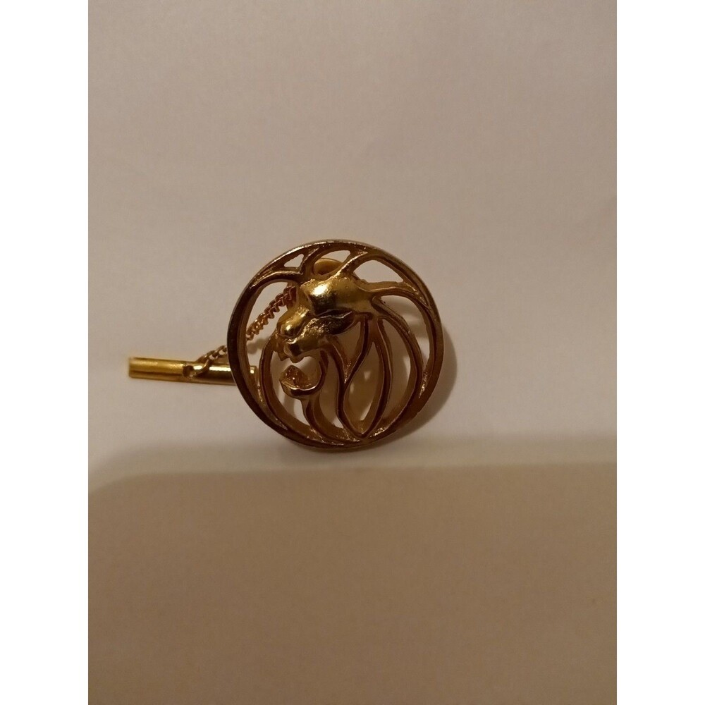 Lion Head In A Circle Gold Color Pin D2